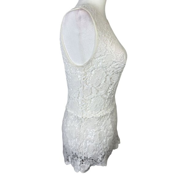 CAbi Size XS White Lace Sleeveless Top With Floral Design & Back Zipper - Picture 7 of 12